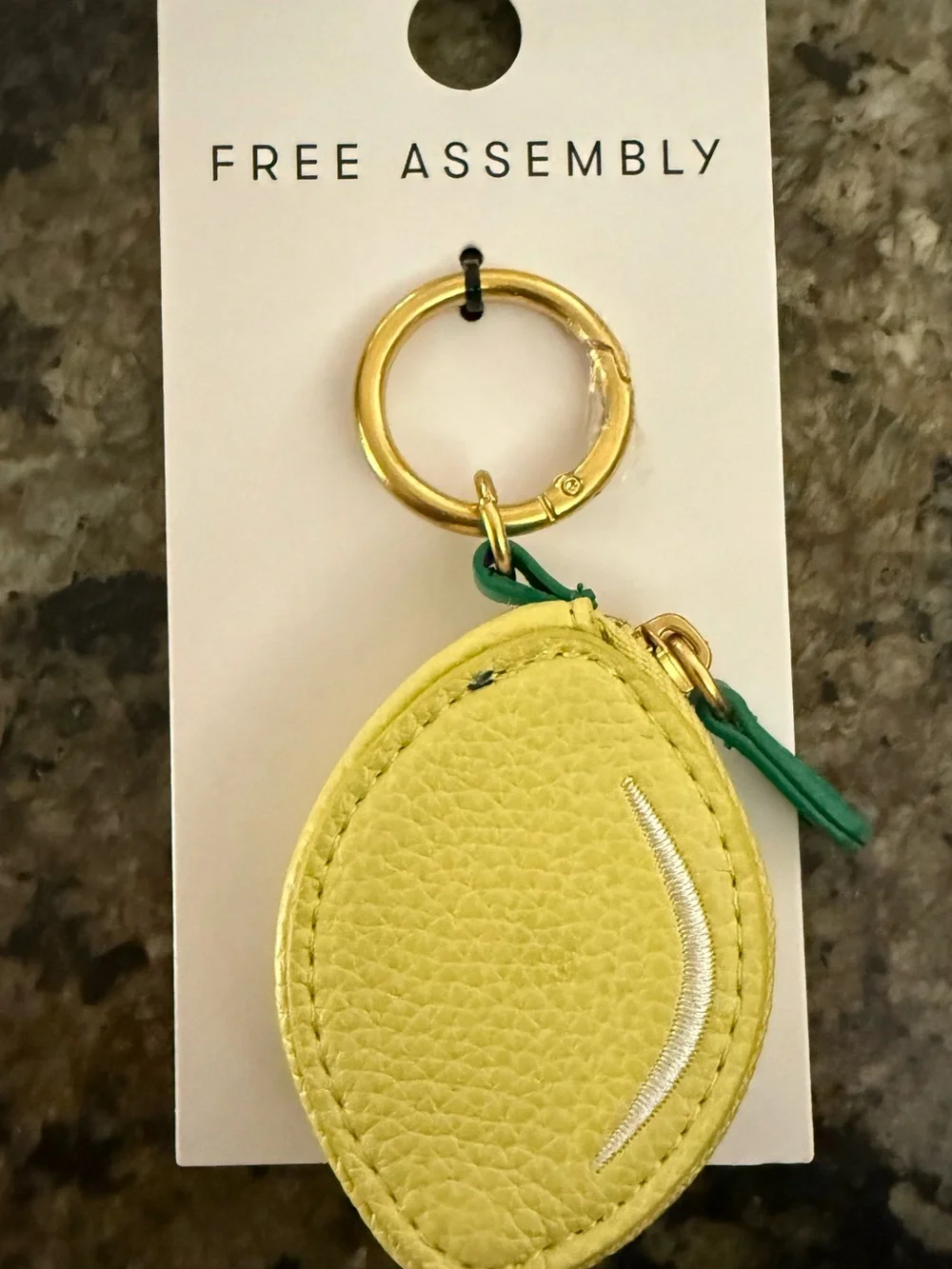 Free Assembly compact lemon